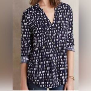 Maeve Anthropologie Wynwood Navy and White Parrot Patterned button down Blouse
